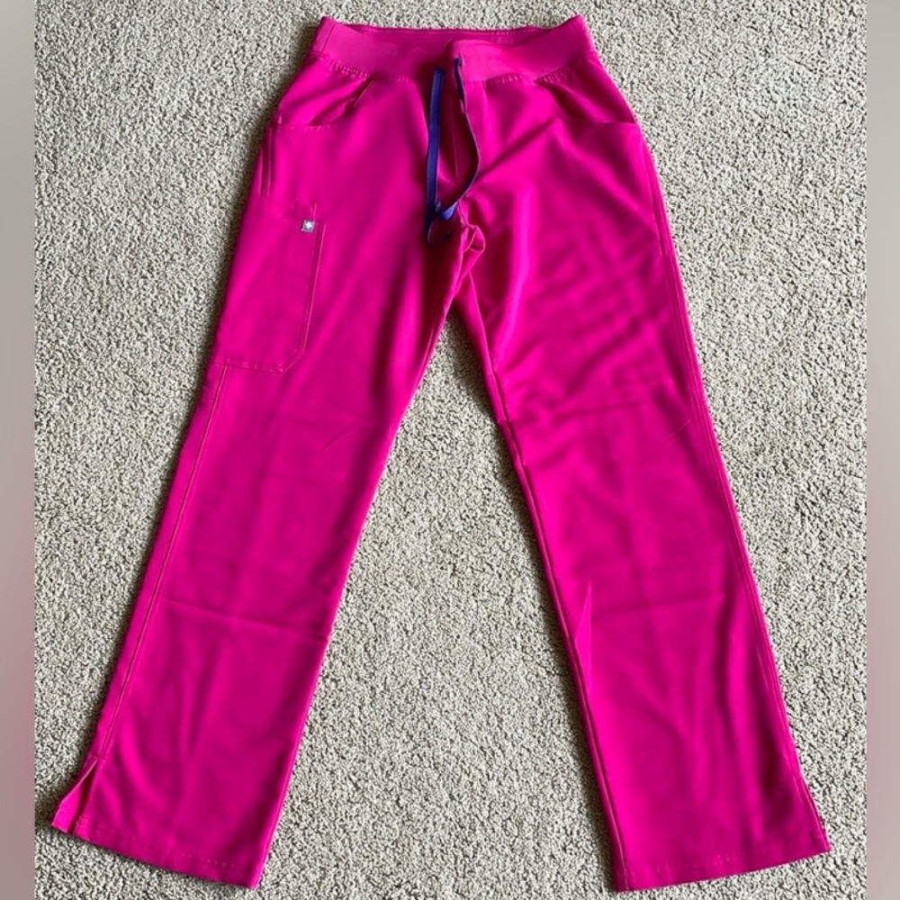 FIGS Kade cargo Ultra Rose XS